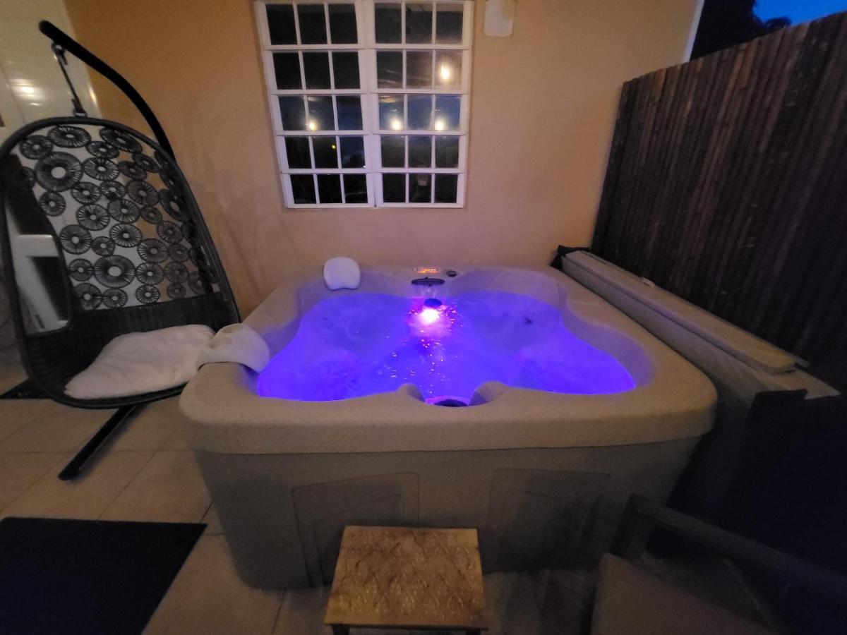 Apartmán Private Jacuzzi Oasis With Mountain Views And Free Parking Ponce Exteriér fotografie