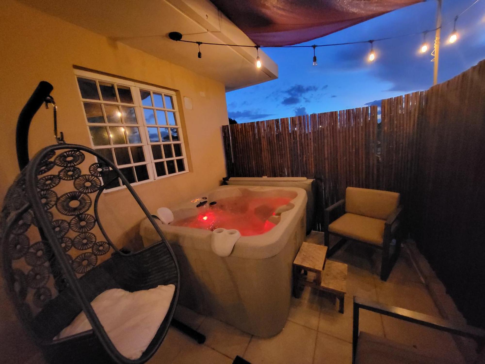 Apartmán Private Jacuzzi Oasis With Mountain Views And Free Parking Ponce Pokoj fotografie